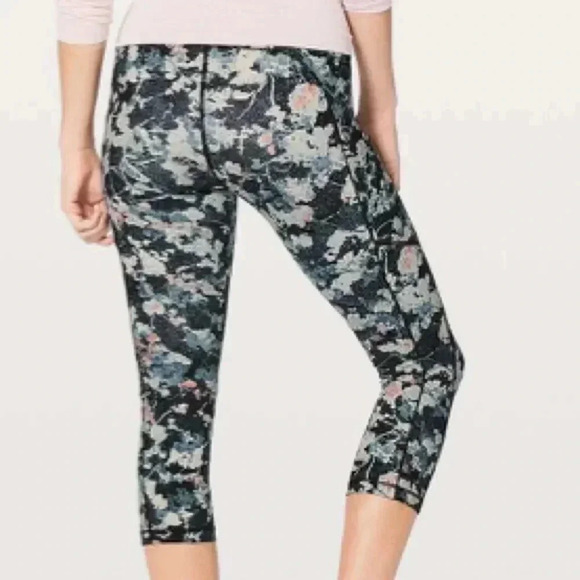 Lululemon speed up crop 11  21” - Picture 1 of 8